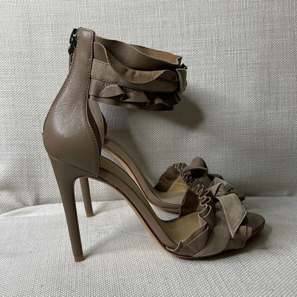 Alexandre Birman Beige Ruffle Heels - Picture 2 of 6